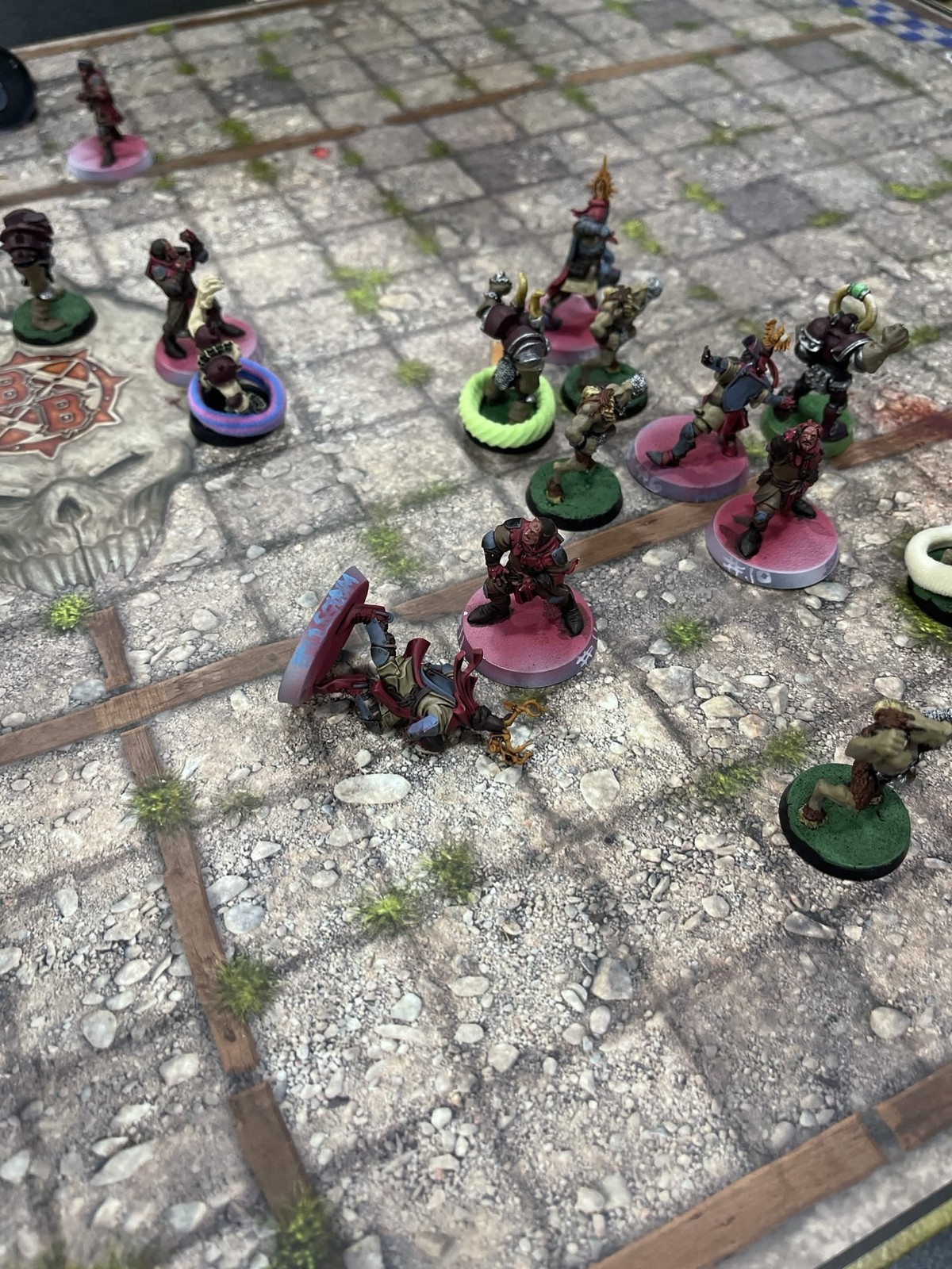Late-game scrum with only a few Grenadiers left standing